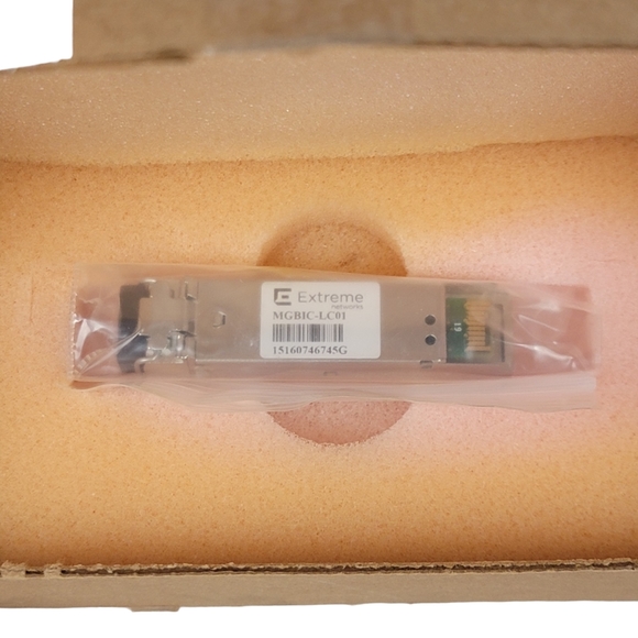 Finisar FTLF8519P3BNL 850 nm 15-13 Transceivers - Picture 3 of 4